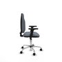 Silla de oficina Algarra con mecanismo Contacto permanente básico tapizada con Tela color Gris. Equipada con Base cromada, Brazos 2D y Ruedas autofrenantes