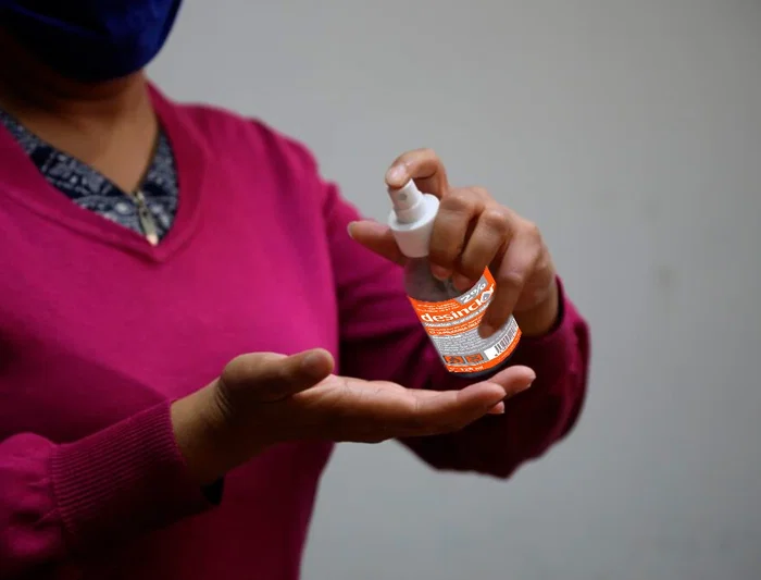 Desinclor Solución 2% Alcohólica, Antiséptico y Fungicida con Clorhexidina, Bote 100 ml