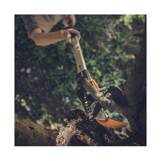 Fiskars PowerGear X UPX82 Podadera de Árboles Negra/Plata