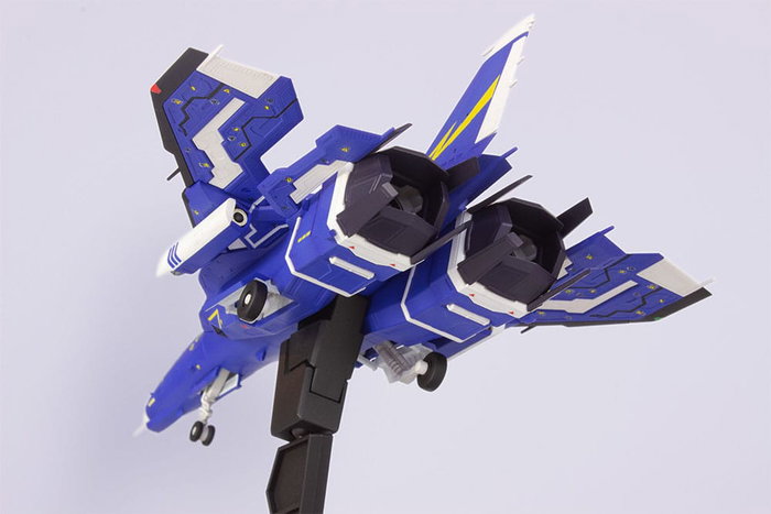 Raiden V Director´s Cut Maqueta Plastic Model Kit 1/100 FT-00004A Azuma 2P Color Ver. 18 cm