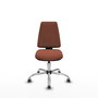 Silla de oficina Elche con mecanismo Asincro tapizada con Tela color Marrón. Equipada con Base cromada, Sin brazos y Ruedas 65 mm parqué
