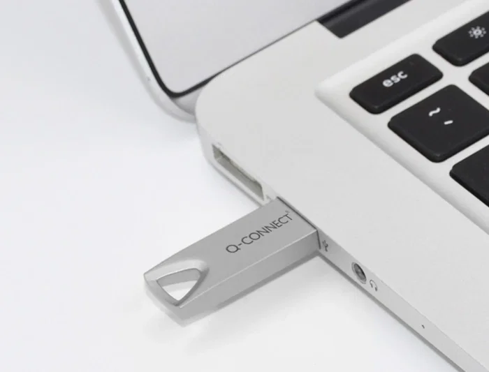 Q-connect Memoria USB Flash Premium 8 GB 2.0 Plateada