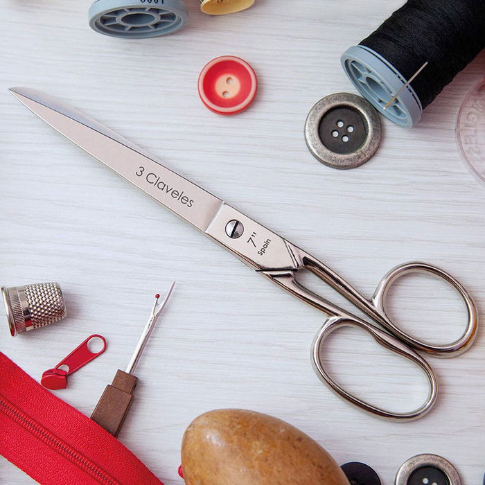 3 Claveles Tijera Modista 7" Acero Inoxidable Para Costura y Labores, Corte Preciso y Duradero, Dedales Asimétricos