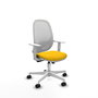 Silla de oficina Cilanco con mecanismo Sincro tapizada con Tela color Amarillo y malla color Blanco. Equipada con lumbar 1D, Reposabrazos blancos y Ruedas 65mm nailon