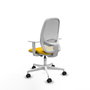 Silla de oficina Cilanco con mecanismo Sincro tapizada con Tela color Amarillo y malla color Blanco. Equipada con lumbar 1D, Reposabrazos blancos y Ruedas 65mm nailon