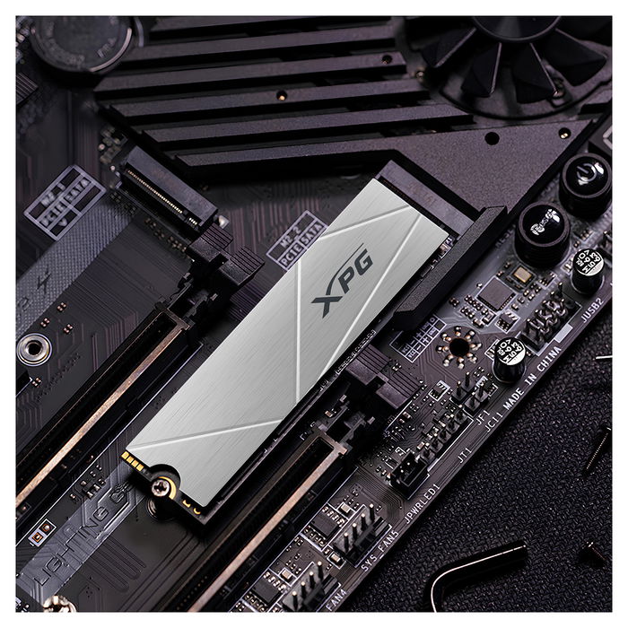 ADATA XPG GAMMIX S60 BLADE 2TB NVMe M.2 SSD PCIe 4.0 x4 2280, Vel. Lectura 5000 MB/s, Con Disipador Térmico, Compatible con PC, Laptop y PlayStation 5