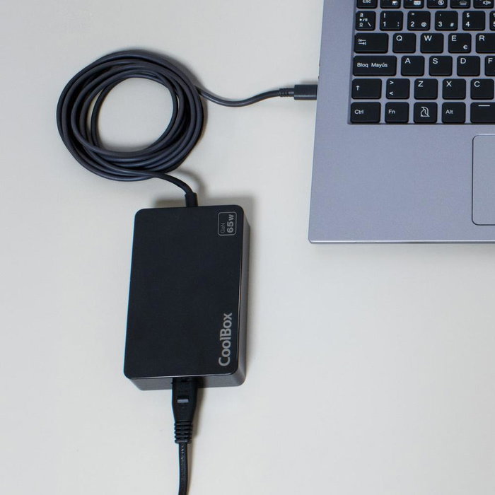 Coolbox Alimentador Universal GaN 65W USB-C Coolbox Alimentador Universal GaN 65W USB-C