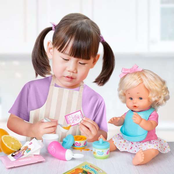 Famosa Muñeco Nenuco Mi Primera Papilla 35 cm con Accesorios para Comer Papilla