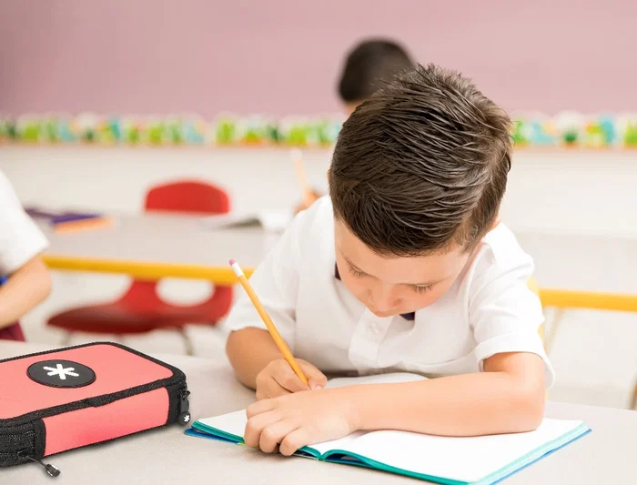 Antartik Plumier Escolar Doble Cremallera Coral 28 Piezas 200x125x45 mm Antartik Plumier Escolar Doble Cremallera Coral 28 Piezas 200x125x45 mm