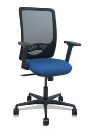 Silla de oficina Zulema con mecanismo Sincro tapizada con Tela color Azul marino y malla color Negro. Equipada con lumbar 1D, Brazos 2D y Ruedas 65mm nailon