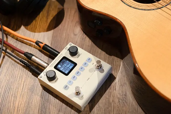 Eko BAIO XL Pedalera Multiefectos para Guitarra y Bajo Eléctrico con Batería Recargable y Bluetooth Eko BAIO XL Pedalera Multiefectos para Guitarra y Bajo Eléctrico con Batería Recargable y Bluetooth