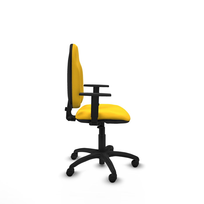 Silla de oficina Algarra con mecanismo Contacto permanente básico tapizada con Similpiel color Amarillo. Equipada con Base poliamida negra, Brazos 1D y Ruedas de nailon 50 mm