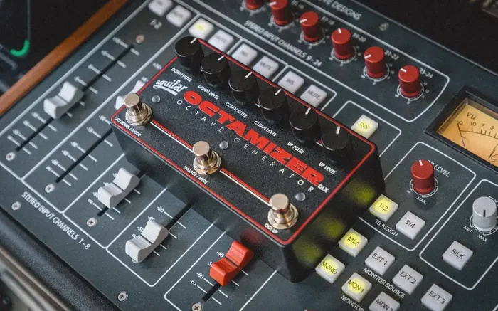 Aguilar Octamizer DLX Pedal de Octavador para Bajo Eléctrico, 3 Footswitches, Modos de Filtro Aguilar Octamizer DLX Pedal de Octavador para Bajo Eléctrico, 3 Footswitches, Modos de Filtro