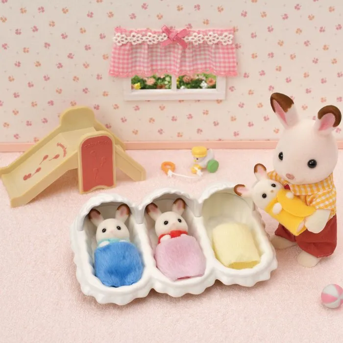 Sylvanian Families Habitación de los Trillizos Conejo Chocolate