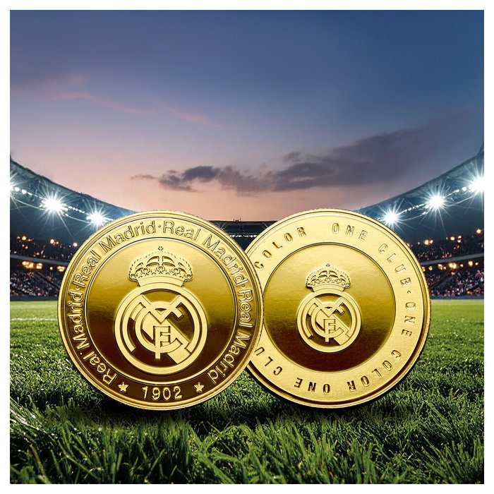 REAL MADRID Moneda One Color One Club Oficial Real Madrid, Aleación Zamak Acabado Dorado con Grabado en Relieve, en Cápsula Acrílica y Caja de Coleccionista, Ø 4 cm