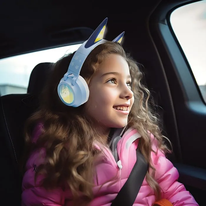 Lexibook Auriculares LEX3380743113388 para Niños, Bluetooth y Cable, Plegables, Con Iluminación y Diseño del Universo 3D Bluey, Limitador de Volumen