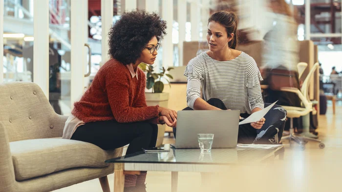 AOC Monitor 27" 27E3QAF Full HD 1920x1080 IPS 100Hz Adaptive Sync Altavoces Integrados Pivotable Negro