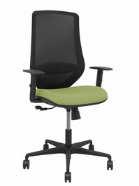 Silla de oficina Mardos con mecanismo Sincro tapizada con Tela color Verde oliva y malla color Negro. Equipada con lumbar 1D, Brazos 1D y Ruedas 65mm nailon