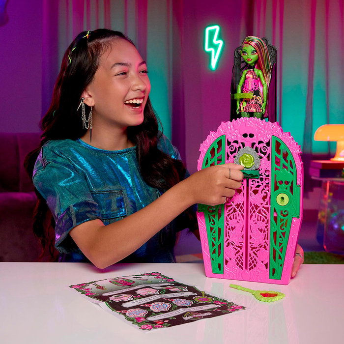 Monster High Muñeca Venus McFlytrap con Set Armario Skulltimate Secrets - Jardín Misterioso Midnight Garden Hyt75, Juego de Revelación con Sorpresas, Edad +4 años, Idioma Español Monster High Muñeca Venus McFlytrap con Set Armario Skulltimate Secrets - Jardín Misterioso Midnight Garden Hyt75, Juego de Revelación con Sorpresas, Edad +4 años, Idioma Español