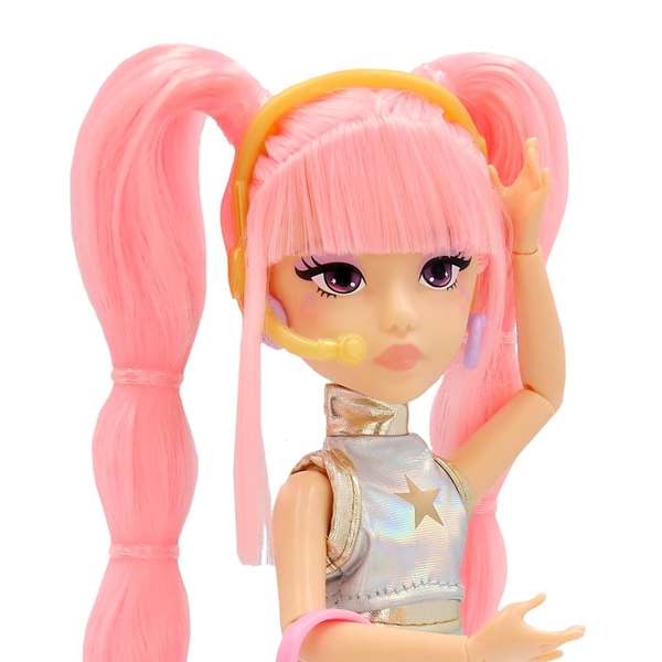 Imc Toys Muñeca K-Pop Idol Fashion Yuni 26 cm con accesorios Imc Toys Muñeca K-Pop Idol Fashion Yuni 26 cm con accesorios