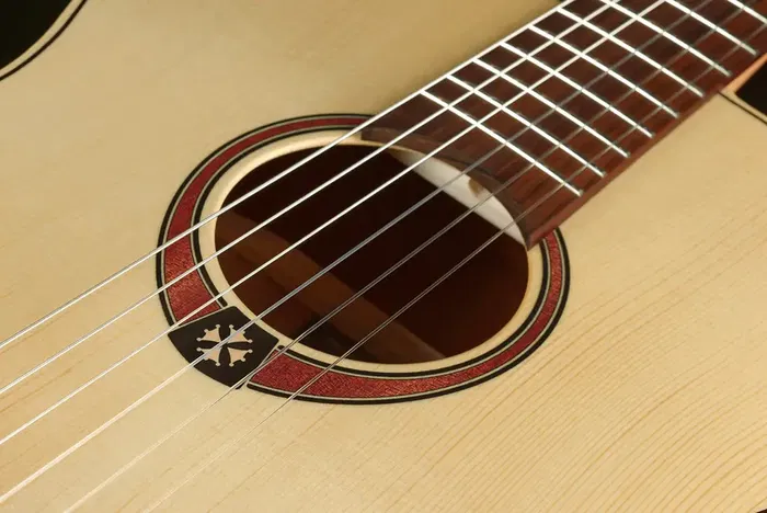 LAG Guitarra Acústica Nylon Auditorium Natural Abeto Engelmann Macizo Acabado Satinado