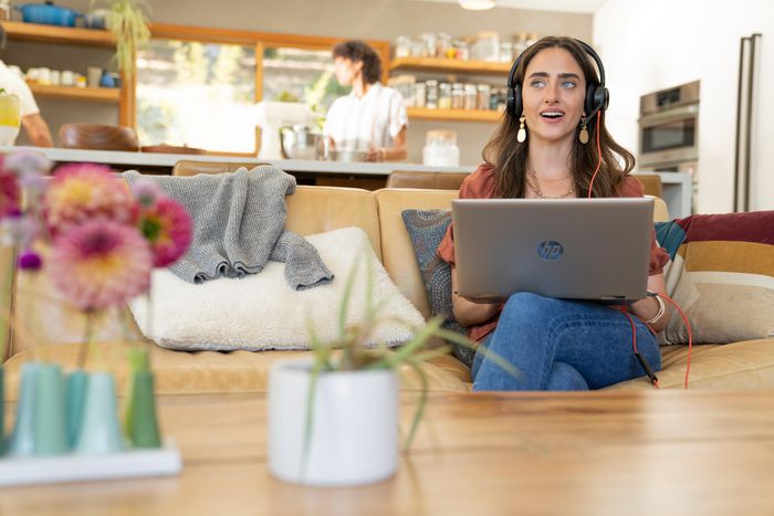 HP Poly Blackwire 8225 Auriculares USB-C con Cancelación de Ruido Premium para Llamadas y Música