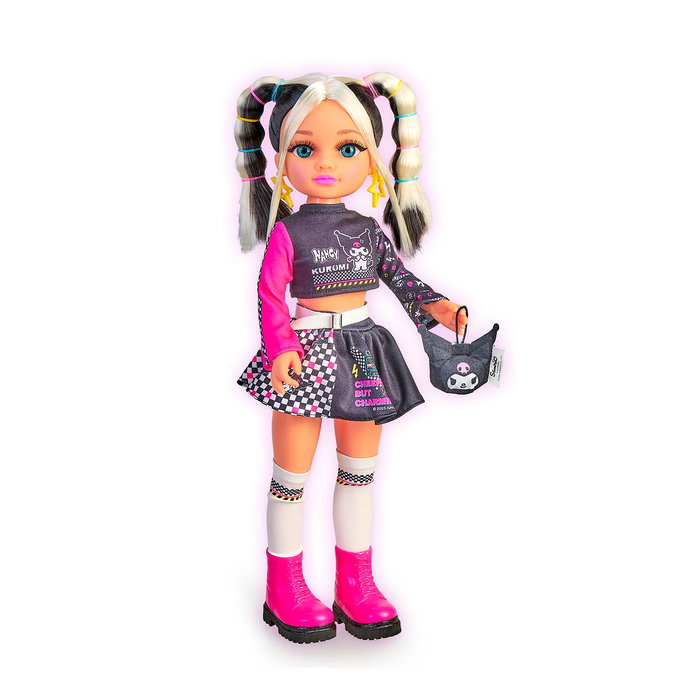 Famosa Naca8000 Muñeca Nancy Fashion Kuromi Hello Kitty, pelo rosa, outfit urbano, mochila y auriculares, para +3 años Famosa Naca8000 Muñeca Nancy Fashion Kuromi Hello Kitty, pelo rosa, outfit urbano, mochila y auriculares, para +3 años