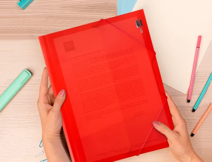 Liderpapel Carpeta con Gomas Tres Solapas Polipropileno DIN A4 Rojo Translúcido