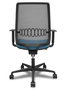 PIQUERAS Y CRESPO Silla Alares sincro con respaldo de malla negra y asiento azul cielo