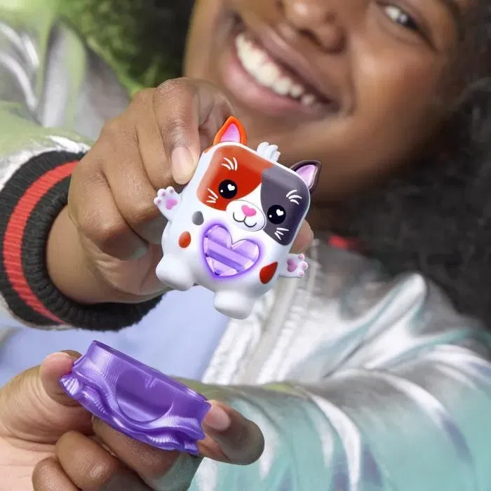 Hasbro HASG2209ES0 Nano-mals Purrnelope el gatito tricolor, compañero electrónico, más de 70 reacciones, para niños a partir de 5 años