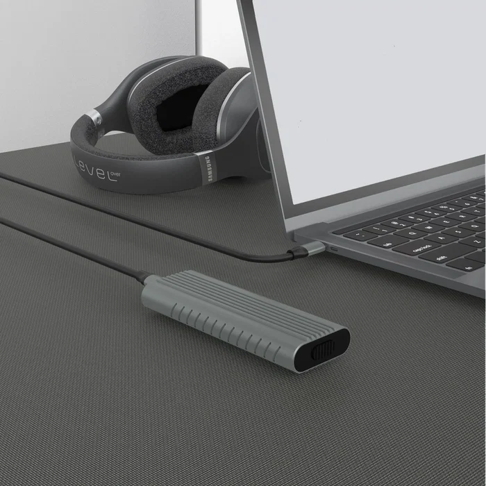 Ewent EW7025 Carcasa Externa para SSD M.2 NVMe/PCIe, USB-C 3.2 Gen 2, Hasta 4 TB, Compatible con Unidades de 30/42/60/80 mm, Incluye Cables USB-C a USB-C y USB-C a USB-A, Color Gris Ewent EW7025 Carcasa Externa para SSD M.2 NVMe/PCIe, USB-C 3.2 Gen 2, Hasta 4 TB, Compatible con Unidades de 30/42/60/80 mm, Incluye Cables USB-C a USB-C y USB-C a USB-A, Color Gris