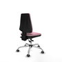 Silla de oficina Elche con mecanismo Asincro tapizada con Tela color Rosa. Equipada con Base cromada, Sin brazos y Ruedas 65 mm parqué