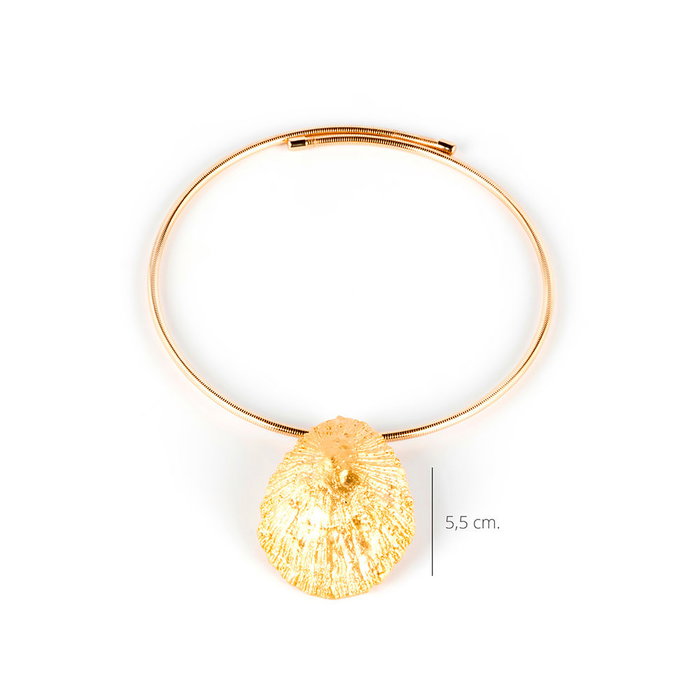 Shabama Collar Gargantilla Elastico Calobra con Colgante Lapa, Diseño Inspirado en Mallorca, Color Oro Brillante, Colección Collares para Mujer