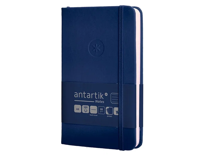 Antartik Cuaderno Tapa Dura A6, 100 Hojas Rayadas 80gr FSC, Azul Marino, Cierre Gomilla, Bolsillo Interior Antartik Cuaderno Tapa Dura A6, 100 Hojas Rayadas 80gr FSC, Azul Marino, Cierre Gomilla, Bolsillo Interior