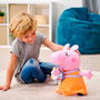 Smoby Peluche Mamá Pig con Evie de Peppa Pig, 33 cm, Poliéster, Juguete de Peluche