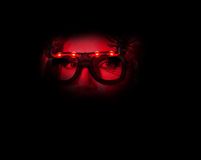Gafas de Halloween Negras con Decoración de Arañas y Luces LED para Fiestas Temáticas - Accesorio Único para Disfraces de Bruja o Gótica - Novedad 2025