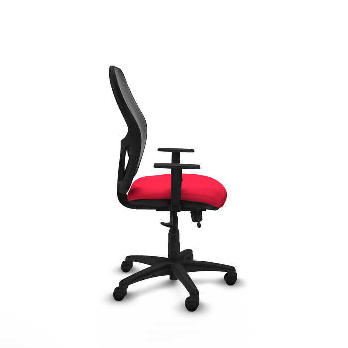 Silla de oficina Alocén con mecanismo Sincro/Traslack tapizada con Tela color Rojo y malla color Negro. Equipada con lumbar 1D, Brazos 1D y Ruedas de nailon 50 mm