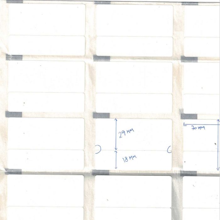 Capture Etiqueta dividida 70 x 47 - Núcleo 25. Etiqueta de 2 piezas, blanca, térmica directa, removible. 670 etiquetas/rollo, 4 rollos/caja.