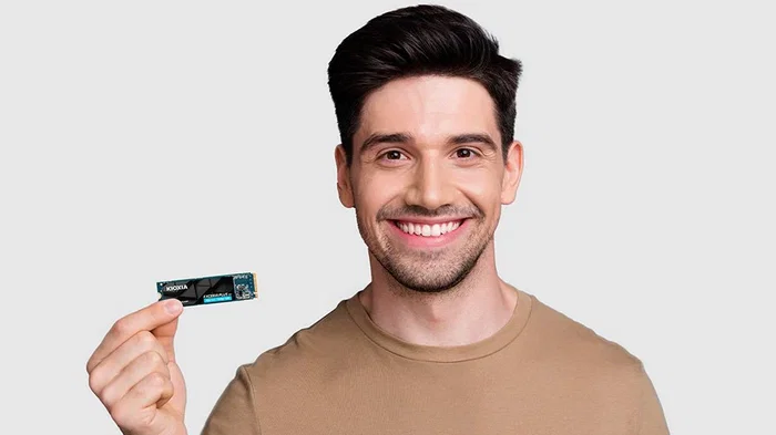 Kioxia LVD10Z002TG8 Exceria Plus G4 - SSD M.2 2280 NVMe PCIe 5.0 x4 de 2 TB, BiCS Flash TLC, hasta 10000 MB/s lectura, para PC/portátil