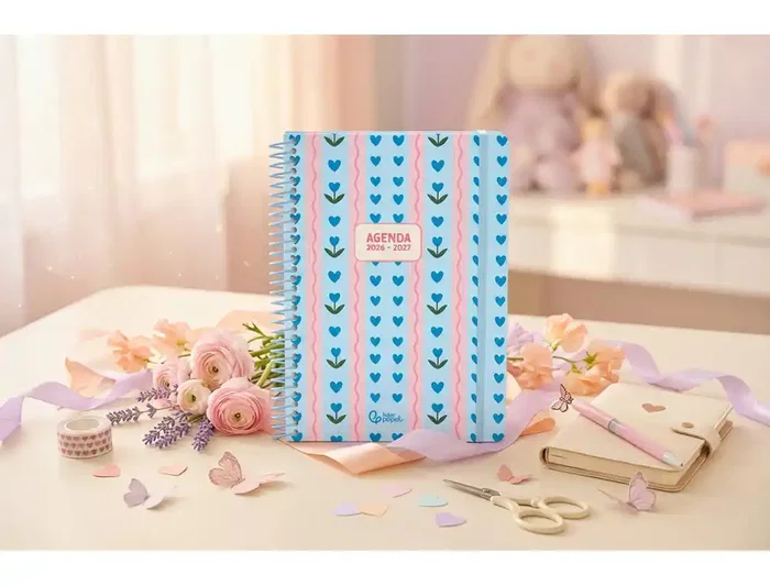 Liderpapel Agenda Escolar 2026-2027 Fantasy, Semana Vista A5, Espiral, Interior Bilingüe, Tapa Cartón, Papel FSC 80g, Azul Corazones