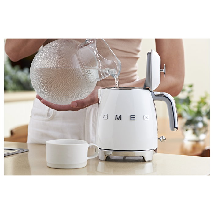 SMEG KLF05WHEU Mini Wasserkocher Weiss, Hervidor de Agua 0.8L, 1400W, Blanco, con Filtro y Apagado Automático