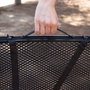 Aktive Mesa plegable de camping negra con diseño maletín y sistema antivuelco
