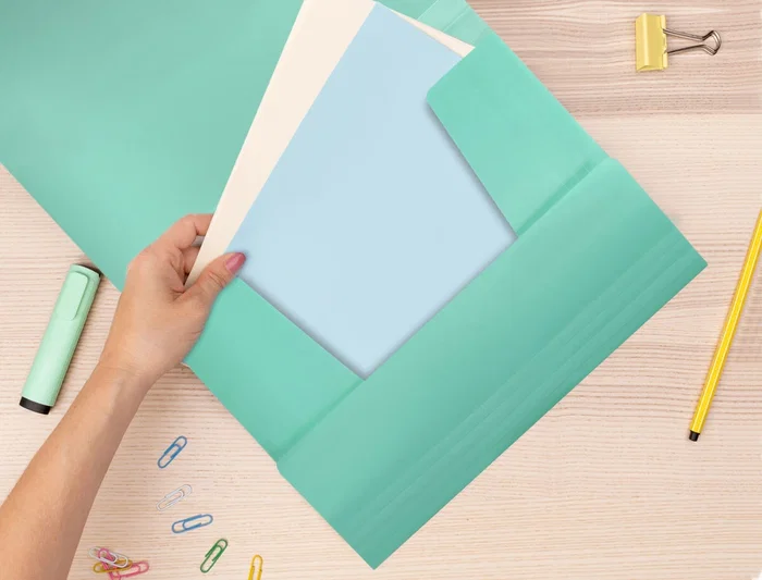 Liderpapel Carpeta Tres Solapas Polipropileno Gomas DIN A4 Color Verde Opaco