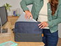 Trust Lisboa - Funda para portátil/tablet 16" (40.6 cm) - Sleeve acolchado color negro/azul, hecha con material reciclado PET - 24982