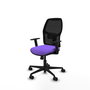 Silla de oficina Alfera con mecanismo Sincro tapizada con Tela color Lila y malla color Negro. Equipada con lumbar 1D, Brazos 1D y Ruedas 65mm nailon