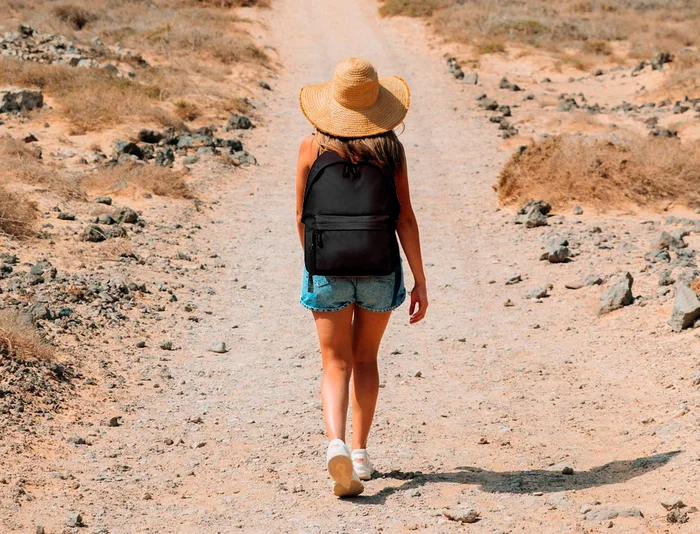 Antartik Mochila Basic Pack con bolsillo para portátil, 20L, Negro