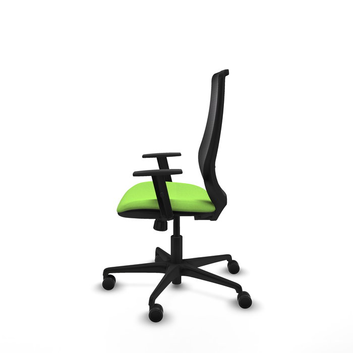 Silla de oficina Mardos con mecanismo Sincro tapizada con Tela color Pistacho y malla color Negro. Equipada con lumbar 1D, Brazos 1D y Ruedas 65mm nailon