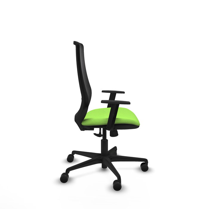 Silla de oficina Mardos con mecanismo Sincro tapizada con Tela color Pistacho y malla color Negro. Equipada con lumbar 1D, Brazos 1D y Ruedas 65mm nailon