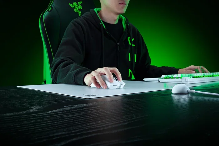 Razer Atlas Pro Blanca RZ02-05760200-R3M1