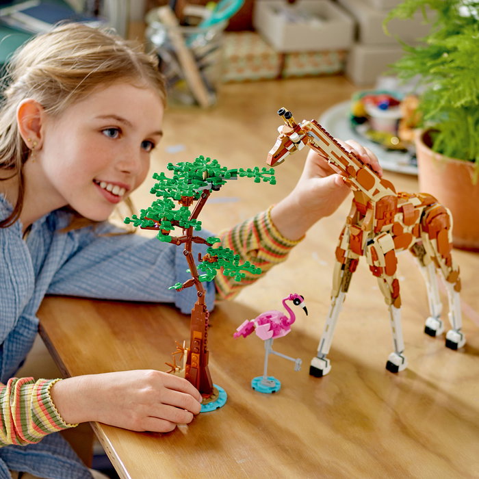 LEGO Creator 31150 Safari de Animales Salvajes - Juego de Construcción con Girafa, León, Gacela y Flamenco - para Niños +9 Años
